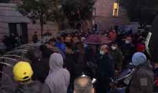 مسيرة داعمة للحريري وصلت إلى بيت الوسط بعد معلومات عن اتجاهه للعزوف عن الترشح للانتخابات