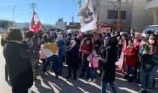 نساء وأهالي أفراد الجيش تفذوا وقفة احتجاجية في راشيا ودعوا للتحرك أمام وزارة الدفاع السبت المقبل