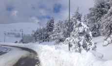 عدد من الطرقات الجبلية مقطوعة حالياً بسبب تراكم الثلوج