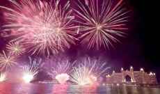 الألعاب النارية تلون سماء الامارات احتفالاً بالعام الجديد 
