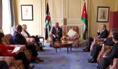 ملك الأردن التقى وزيرة خارجية بريطانيا: لضرورة تحقيق السلام الشامل على أساس حل الدولتين وندعم جهود الحفاظ على سيادة سوريا