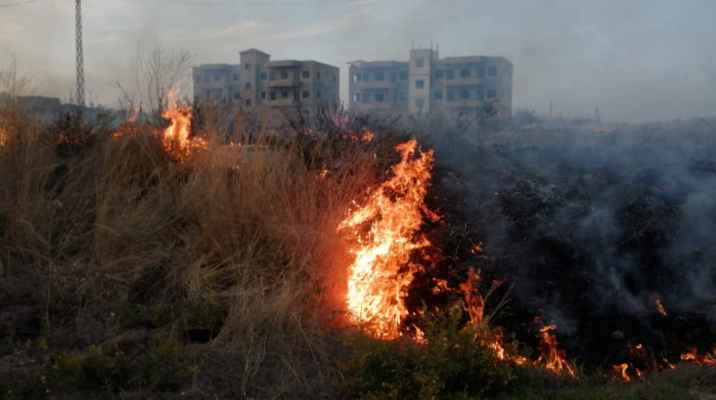 حريق في بلدة مشحا العكارية والدفاع المدني يعمل على اخماده
