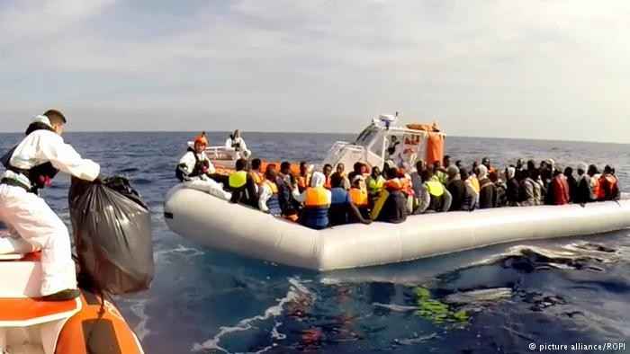 السلطات الفرنسية أنقذت 272 مهاجراً من قوارب في بحر المانش