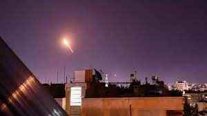 المرصد السوري: الصواريخ الإسرائيلية على دمشق استهدفت مستودعات أسلحة ومواقع عسكرية لحزب الله