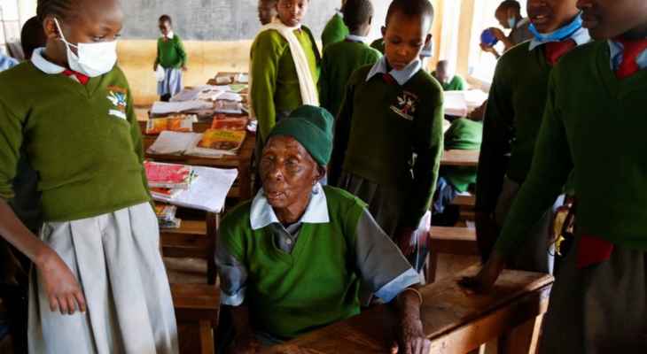 عجوز كينية تعود إلى مقاعد الدراسة في سن 98 وتحلم بأن تصبح طبيبة
